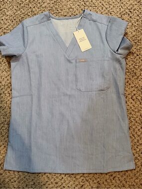 FIGS Women’s Light Blue V-Neck Shirt